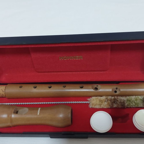 Hohner 9532 C-Sopran Wooden Recorder Like New with Case and Accessories