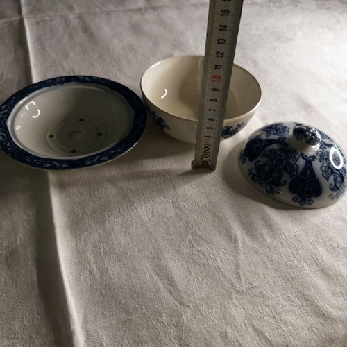 Wedgwood & Co Orient bathroom set used, porcelain toothbrush holder and soap dish