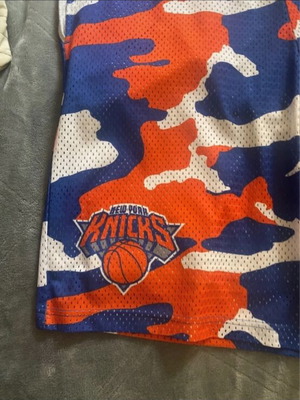 New York Knicks Adidas NBA shorts like new, size XL