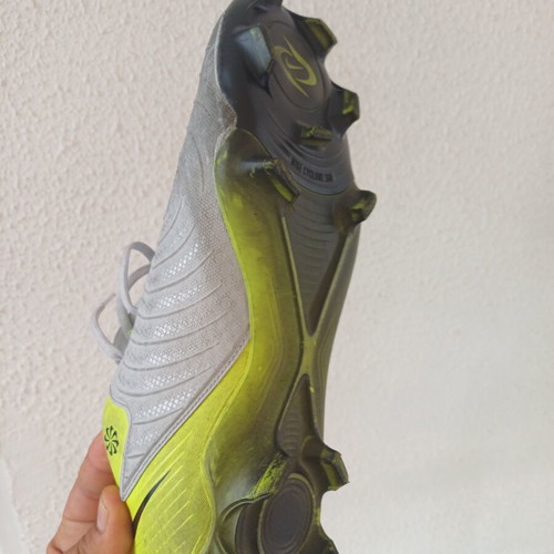 Nike Phantom football shoes size 42 used, multicolor
