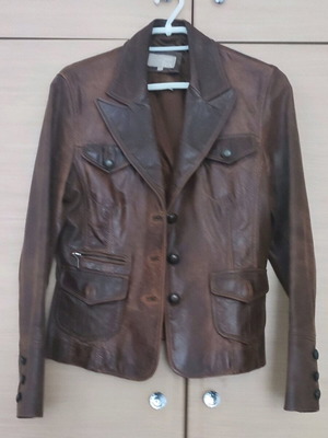 Vintage brown leather jacket like new, size Medium
