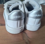 Παιδικά παπούτσια Adidas νούμερο 23 άσπρα σαν καινούργια