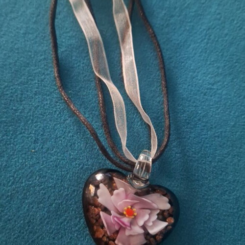 Glass heart necklace like new, multicolored