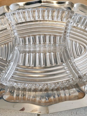 Съд за ядки като нов с поднос и 4 стъклени отделения