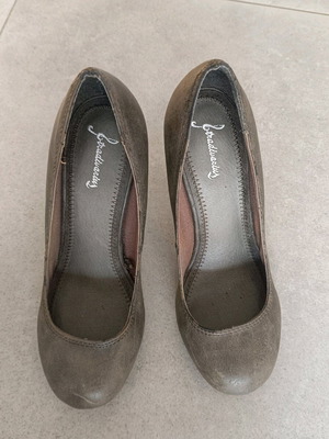 Stradivarius gray round-toe pumps size 38 like new