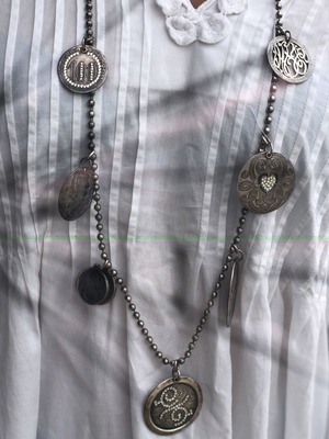 Gas necklace used
