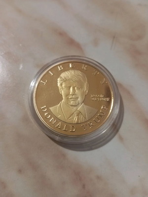 Coin with Statue of Liberty and Donald Trump 2016 new