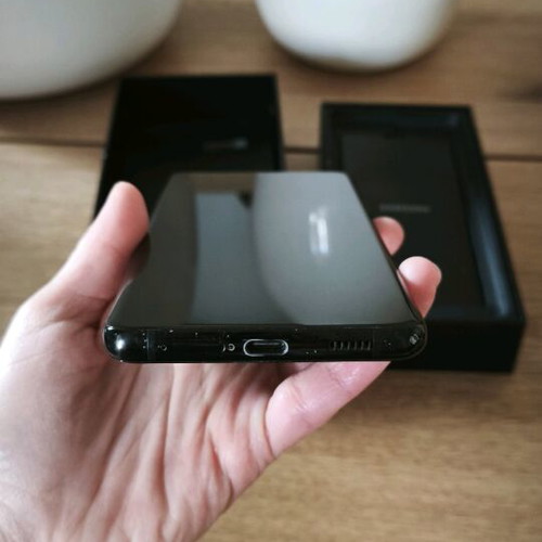 Samsung Galaxy S21 Ultra black like new, 128G, with earphones and waterproof case