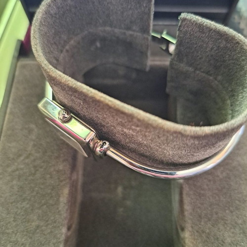 Gucci wristwatch new women's silver with box