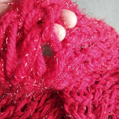 Knitted neck warmer, red