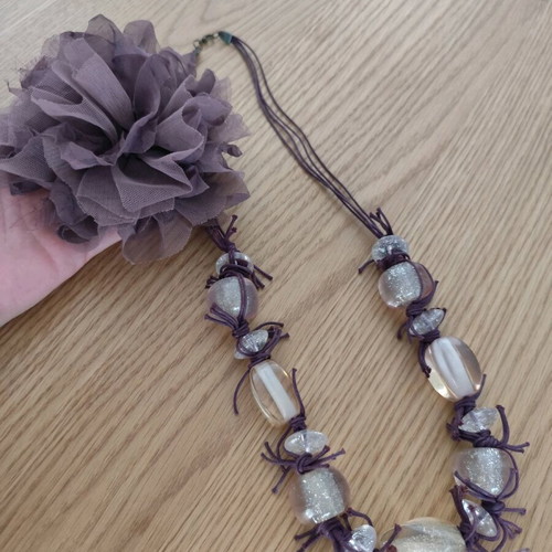 Necklace and brooch set like new, purple beads and flower design