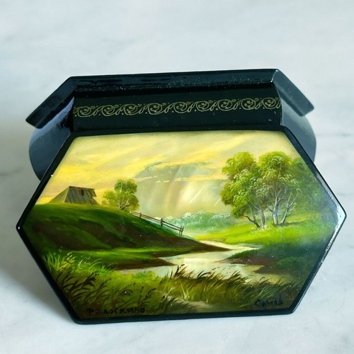 Fedoskino decorative box handmade like new with mother of pearl