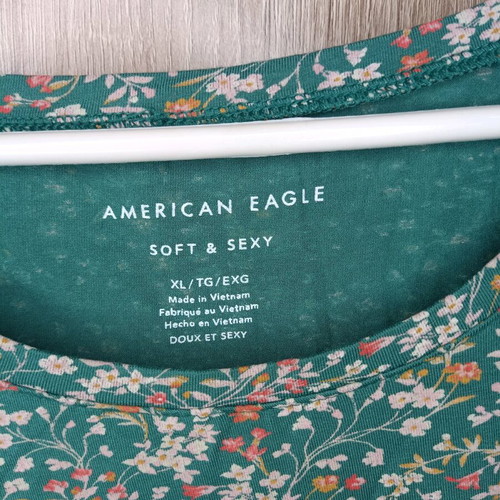 American Eagle sleeveless top like new, multicolor green