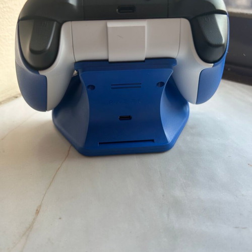 Xbox Series Controller Shock Blue with Razer Quick Charging Stand like new