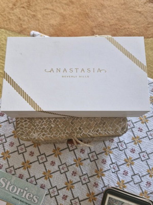 Anastasia Beverly Hills Riviera Eye Shadow Palette new