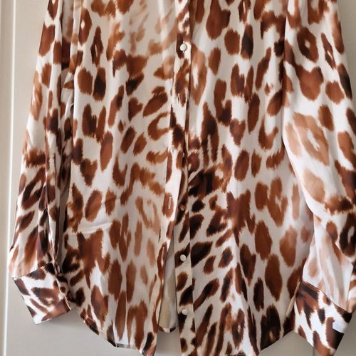 Satin animal print shirt new, size Medium brown/white