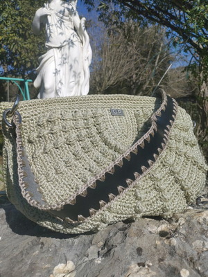 Handmade knitted shoulder bag new, beige with leather strap