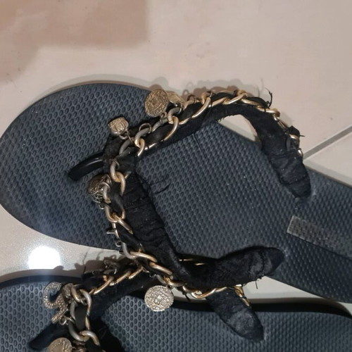 Mark Milan flip flops used, size 39, black