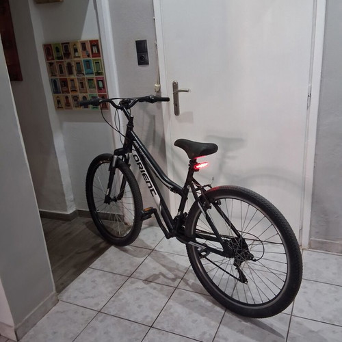 City Bicycle like new, 27 inch, black, men's with gears and front suspension
