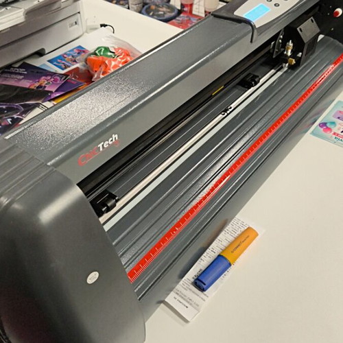 Cutting machine like new, lightly used