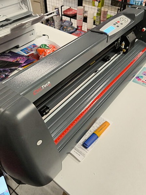 Cutting machine like new, lightly used