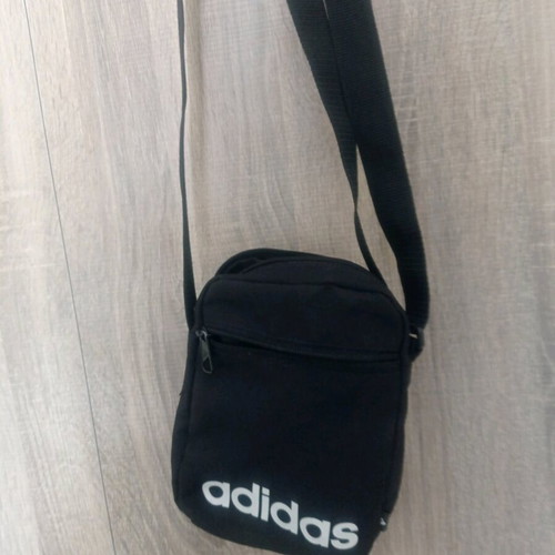 Τσαντάκι ώμου Adidas σαν καινούργιο, μαύρο