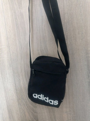 Τσαντάκι ώμου Adidas σαν καινούργιο, μαύρο