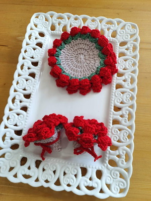 Crocheted coasters, decorative flower bouquet style