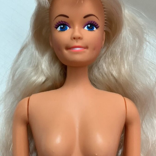 Doll used with one detachable leg, clean and fragrant hair