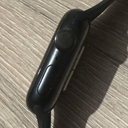 Apple Watch Series 8 41mm Aluminum Midnight with charger and strap