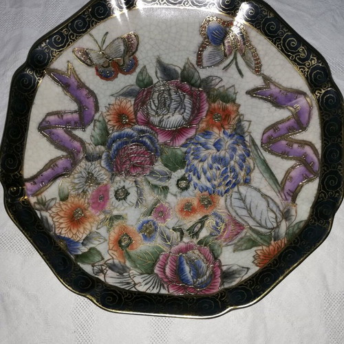 Decorative plate like new 22 x 22