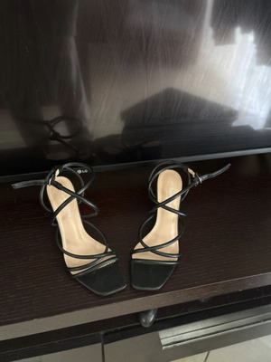 Sixteen Sense black strappy block heel sandals, size 37