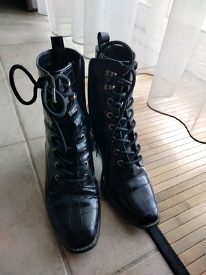 Doca ankle boots croco design artificial leather used, size 36