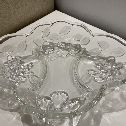 Glass fruit bowl with embossed designs used