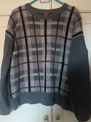 Vince Camuto Checked Sweater size L like new, gray/burgundy
