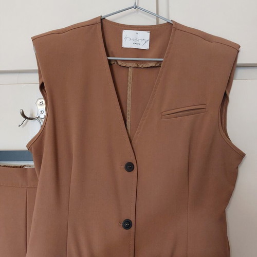 4TAILORS set in tan shade size 36 like new