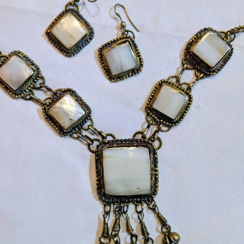Vintage jewelry set from Sofia with white and gold tones, like new