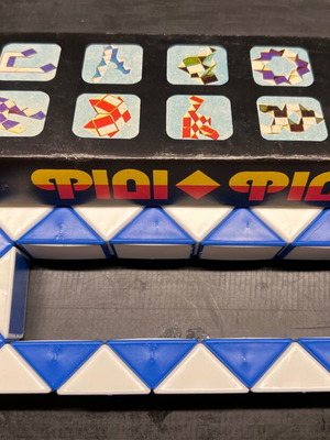 Vintage Snake puzzle game from the 80s new, excellent in box