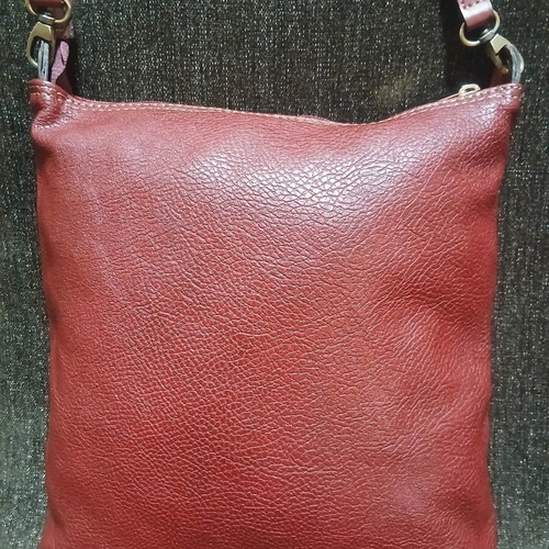 Thiros crossbody bag new, burgundy with side pocket