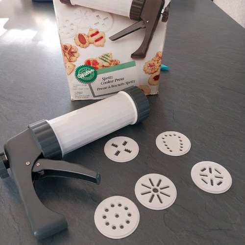 Cookie press used with 5 design discs