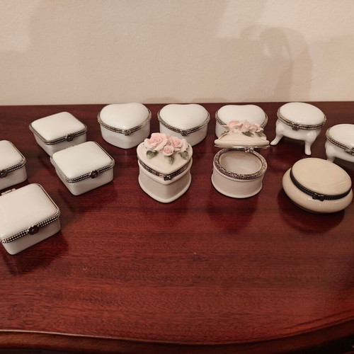 Memorabilia boxes used in various shapes