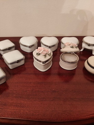 Memorabilia boxes used in various shapes