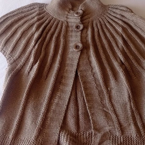 Knitted beige kazaka vest used, size S