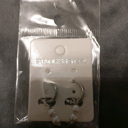 Small hoop earrings with small pearls new, silver and white