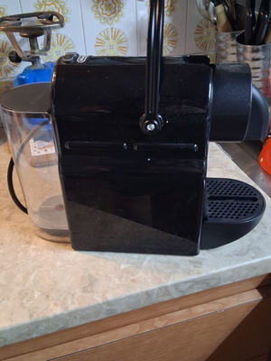 DeLonghi Inissia Nespresso capsule coffee machine with milk frother