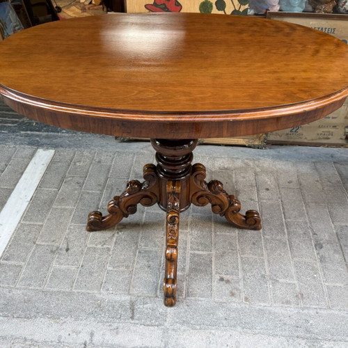 Oval Antique Table like new with carved wooden leg 115x70x80 cm