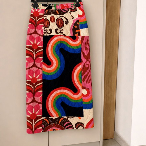 Karavan midi skirt like new with discreet side slit