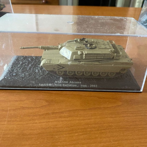 Abrams Iraq 2003 battle tank miniature used, collectible