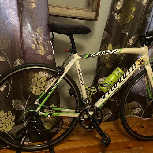 Road bike like new, white, with gears