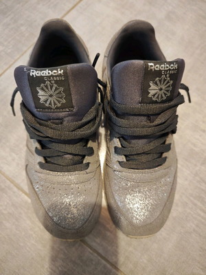 Reebok athletic shoes like new, gray and silver, size 36.5